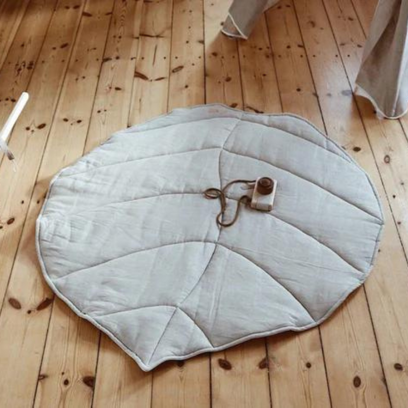 “Leaf” linen rug MOI MILI