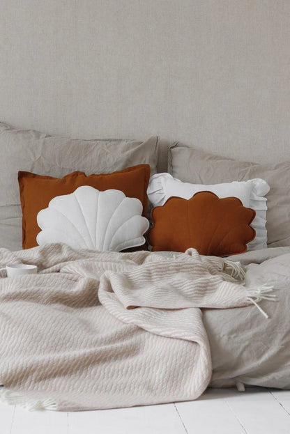 MOIMILI linen “shell” cushion